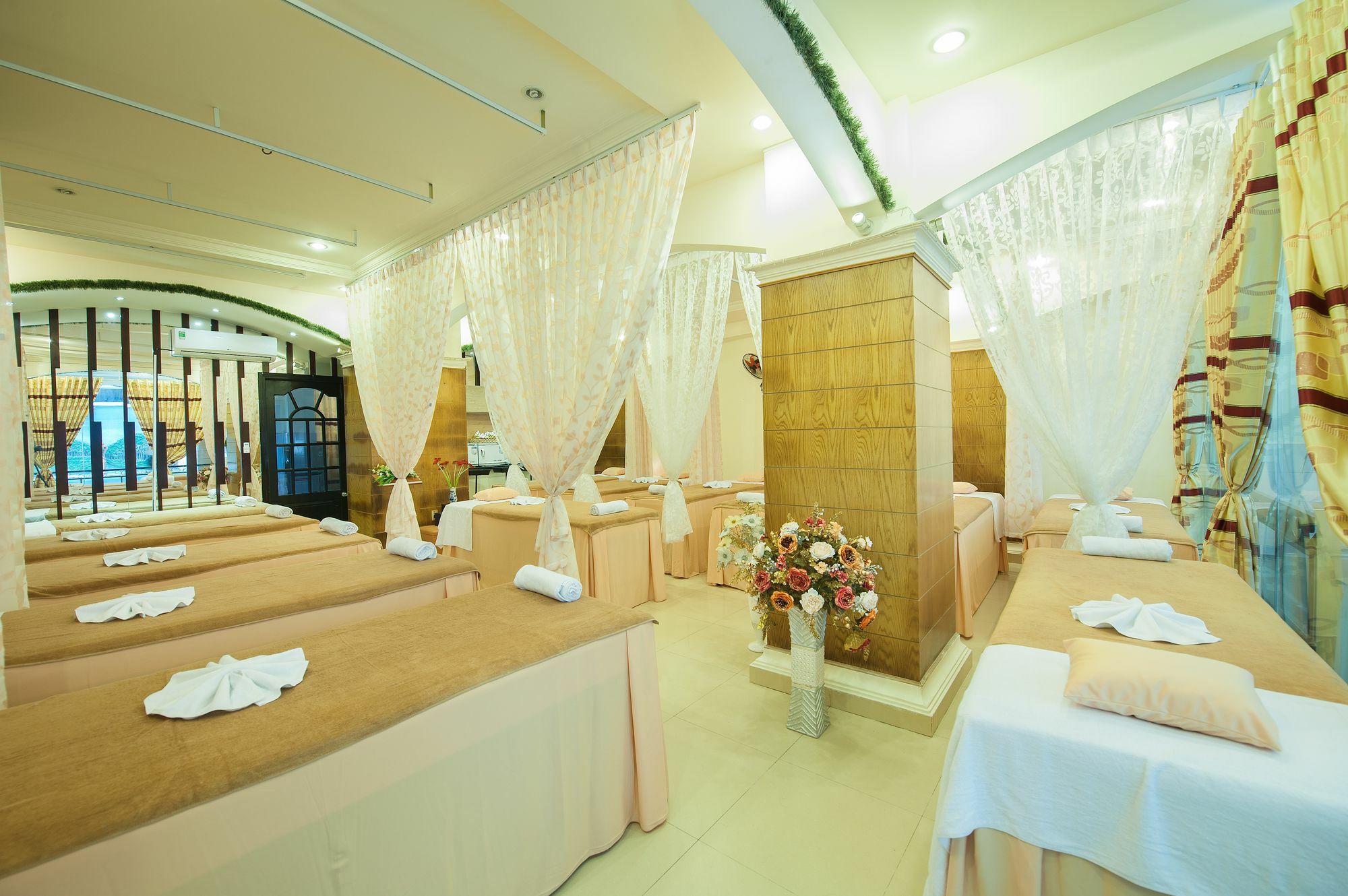 Paris Gold Hotel Хошимин Экстерьер фото